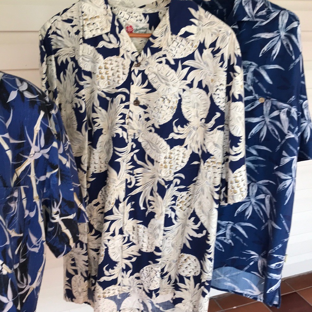 Hawaiian mens shirts blue,coconut buttons, great c